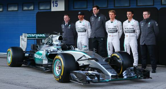 Red Bull: Mercedes 2015'e hakim olacaktır