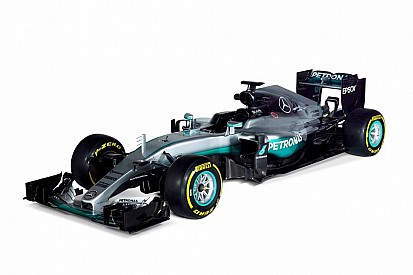 Mercedes показала нове шасі W07