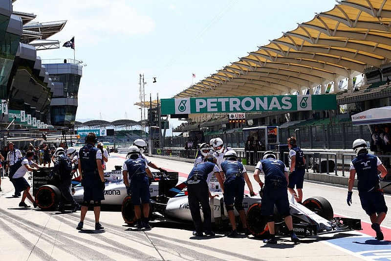 Середина сезону: Williams проти Red Bull