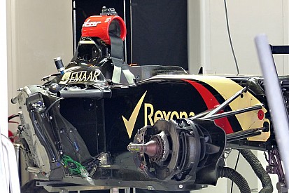 Lotus переходить на двигуни Mercedes