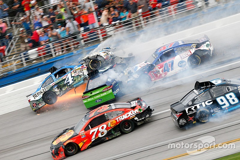 Brad Keselowski esce incolume dall'inferno di Talladega e vince