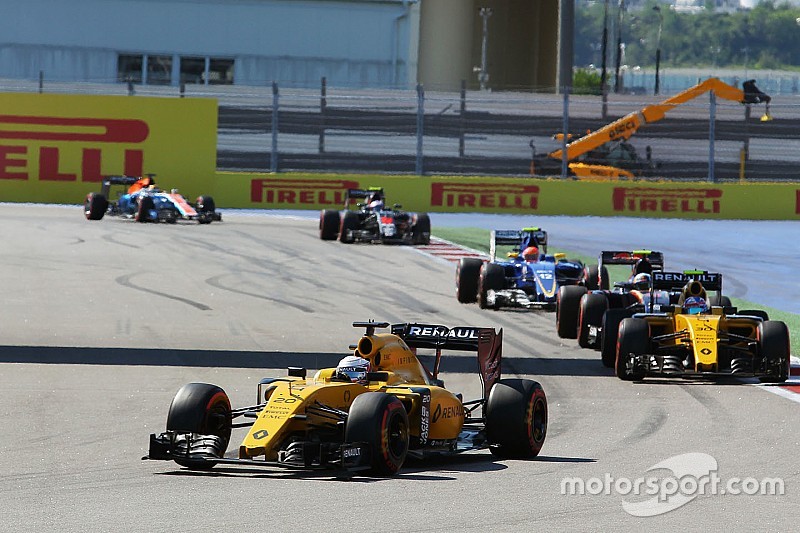 Renault tiene que luchar por progresar en 2016, dice Vasseur