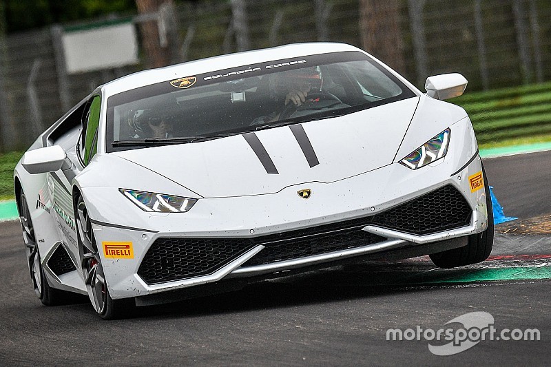 Dovizioso e Stoner in pista ad Imola con Lamborghini Accademia