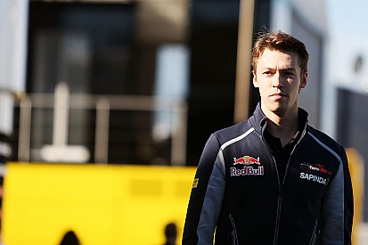 Wurz: "El tratamiento brutal de Red Bull fortalecerá a Kvyat"