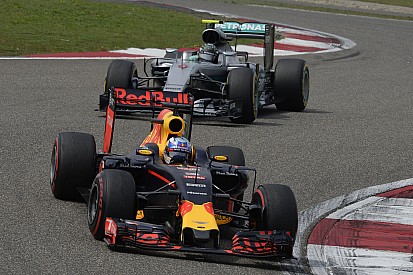Прост уверен в способности Red Bull "удивить" Mercedes