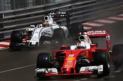 Vettel dijo que el tráfico le costó la victoria