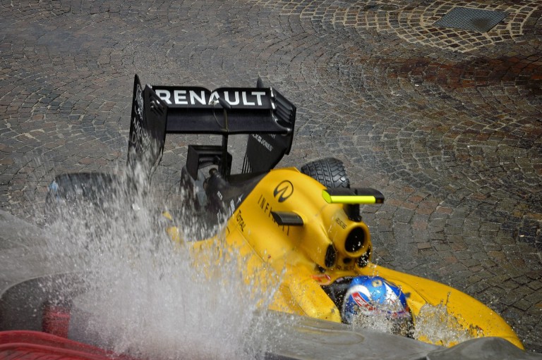 A Renault megtette az első lépést a Mercedes által alkalmazott technika irányába
