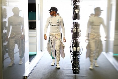 Hamilton semmiről sem tudott: még emailt sem kapott a Mercedestől a Kínai Nagydíj után...