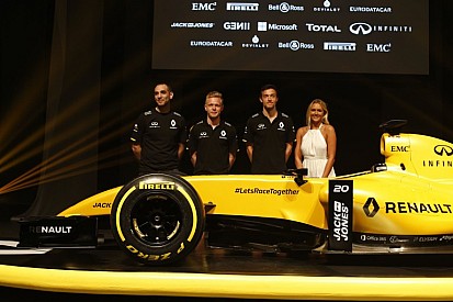 A Renault kitart pilótafelállása mellett: marad a Magnussen-Palmer páros!