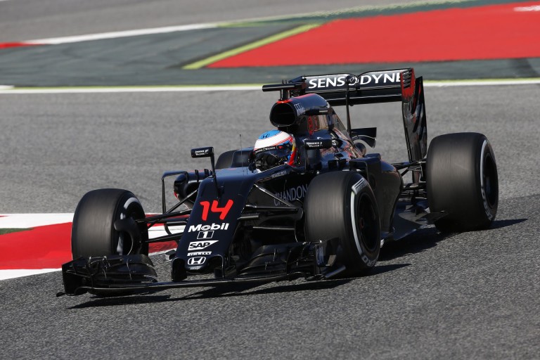 Alonso megcélozta a Q3-at a McLarennel Barcelonában