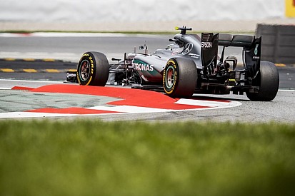 Rosberg és Hamilton is meglepődött a Red Bull mai tempóján!