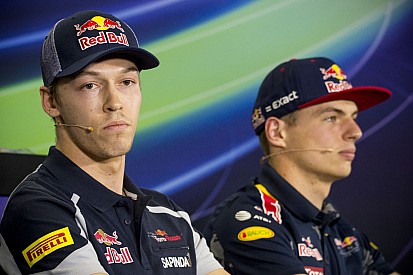 Villeneuve: „Kvyat, menjél haza! Még Sainz is seggbe rúgott”