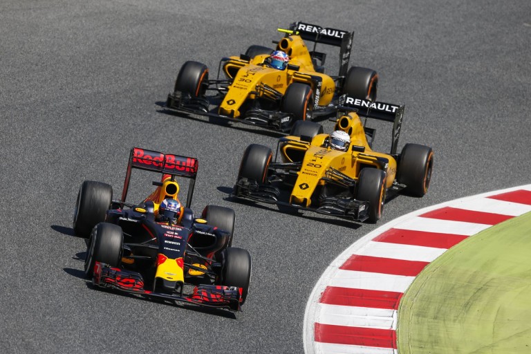 Lesz-e új Renault-motor Monacóban, és ha igen, ki kapja őket, mert nincs elég
