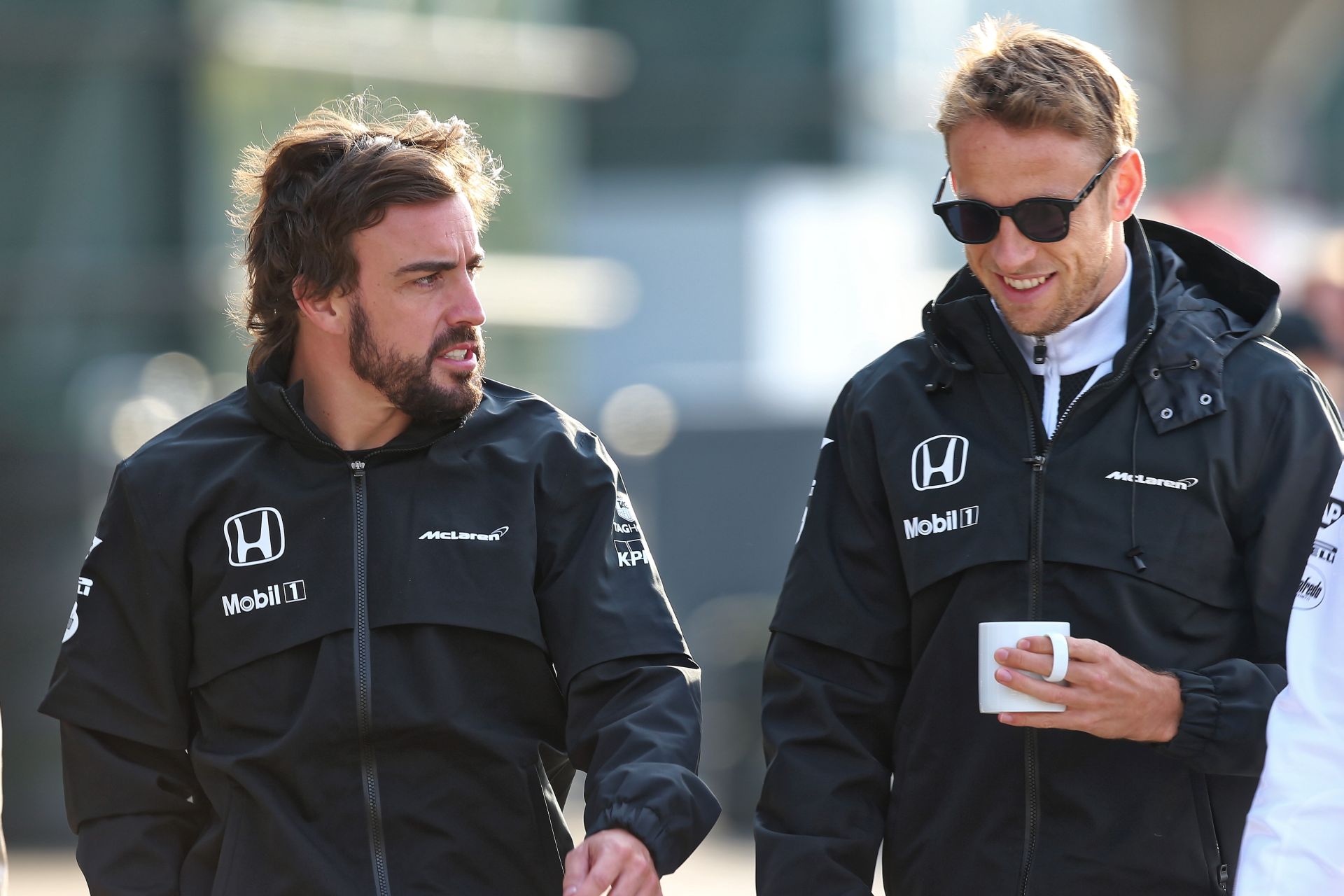 Button és Alonso már alig várja, hogy pályára vigye a gépet Monacóban