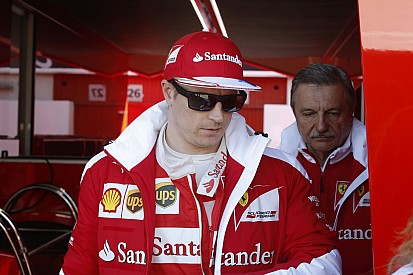 Utánozhatatlan: Raikkönen olyat borul a hajóról, mint egy kaszkadőr
