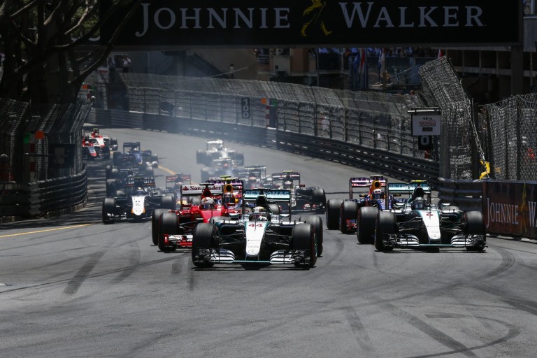 Valami történni fog Monacóban: jöhet a következő kettős Mercedes-kiesés?
