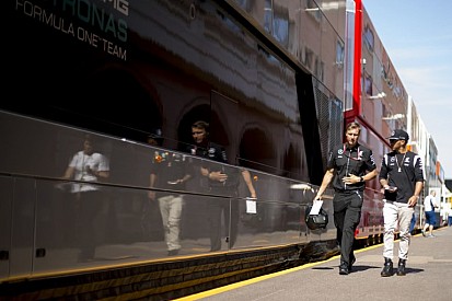 Hamilton szerint unalmas lehet a Monacói Nagydíj: négyszer lágyabb gumikat akar
