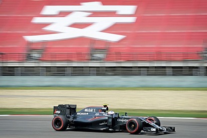 Button az első tíz ajtaján kopogtatna, ha száraz marad a pálya