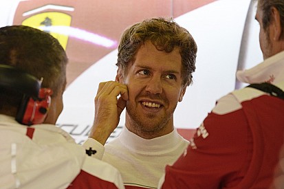 Vettel nem érti miért fontos közölni a világgal, ha WC-re megy... beszólt Hamiltonnak?!