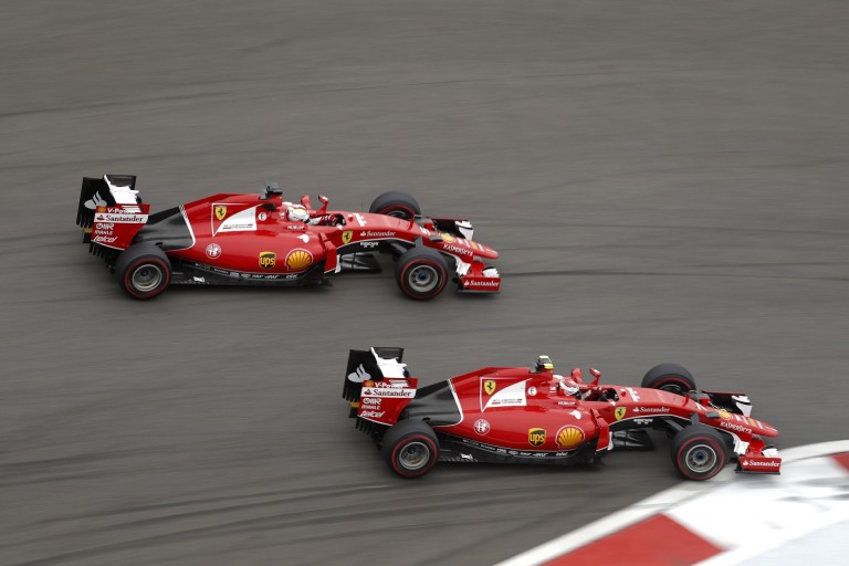 ÉLŐ F1-ES MŰSOR: Vettel megint kilöki Kimit és a Ferrari ismét elbénázza a győzelmet? Norbi és Rossi a király!