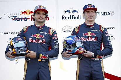 Óriási: futóverseny Sainz és Verstappen között a Toro Rosso gyárában