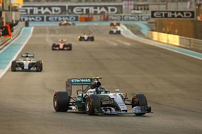 Ecclestone szerint a Ferrari és a Mercedes ugyanannyi győzelmet szerez idén!