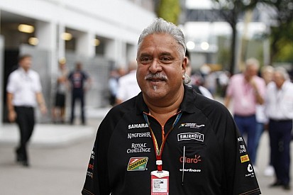 A Force India tulajdonosa fizetne az indiai bankoknak - jelenleg azonban nem utazhat haza, Indiába!