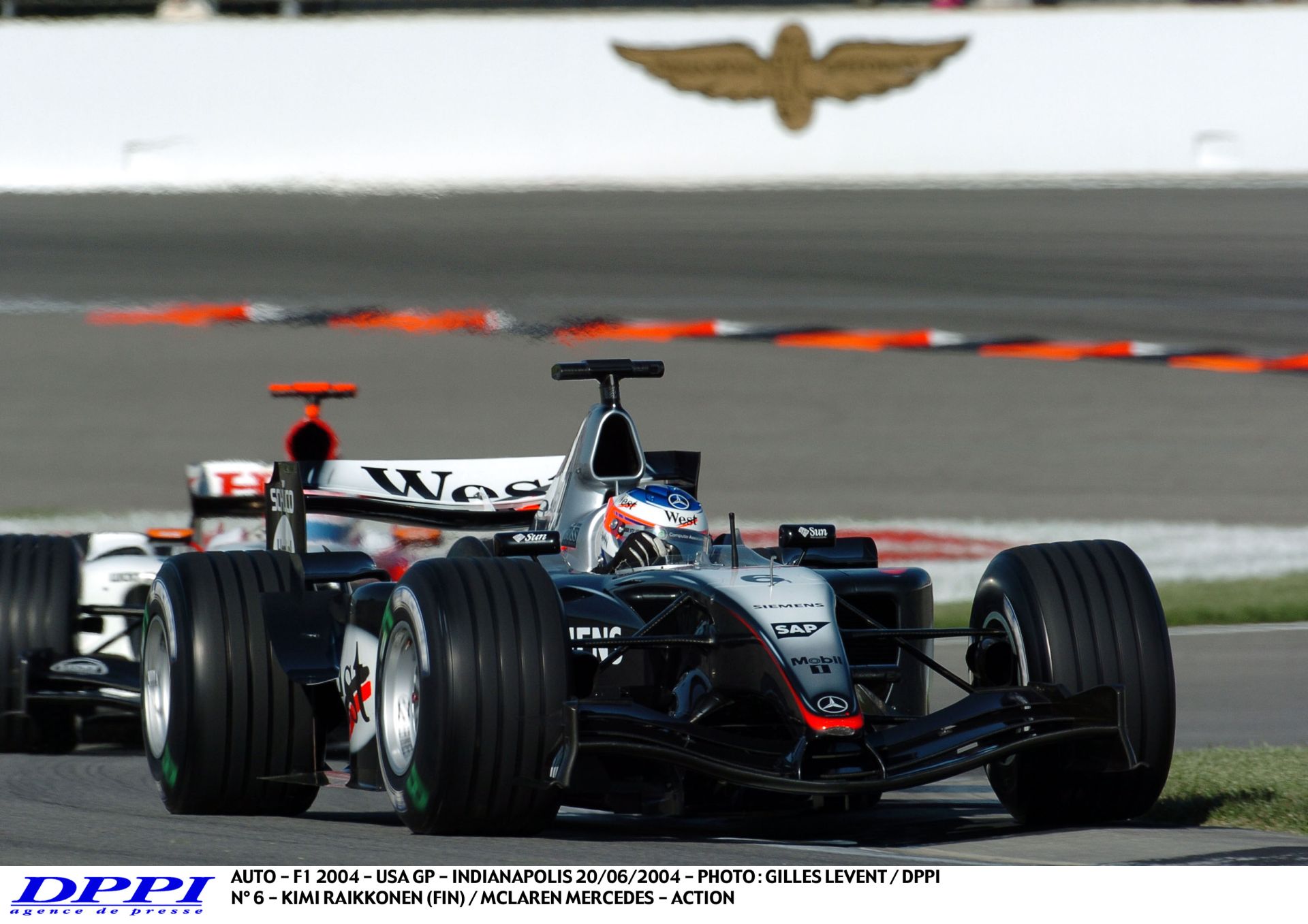 Nem kell DRS a Forma-1-be: Raikkönen Webber ellen a 2004-es Amerikai Nagydíjon