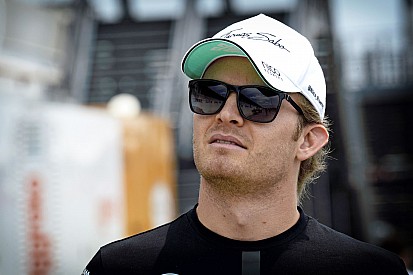 Rosberg szerint Hamilton incidense drága volt, nem ciki