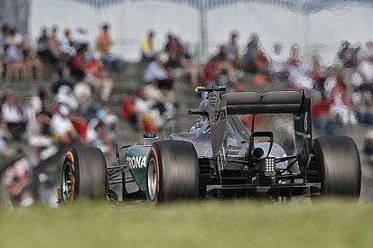 Mercedes: Mennyire jó lenne, ha a szurkolók szavazhatnának, hogy ki mikor álljon ki a bokszba!