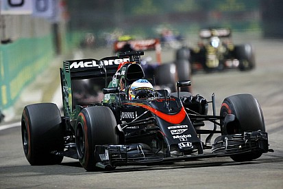 Körönként 2 másodperccel lassabb a McLaren a Honda miatt