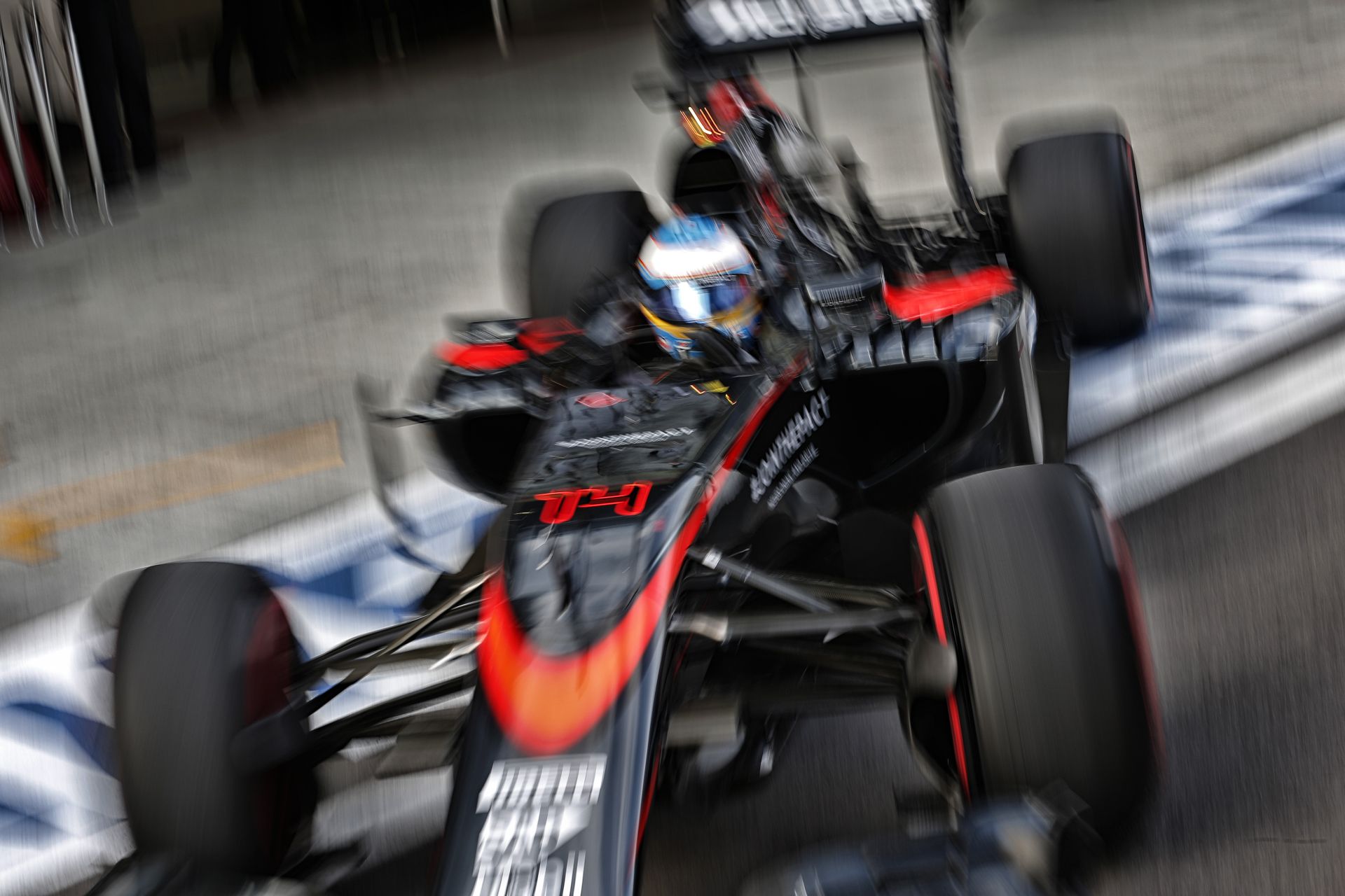 Alonso ismét alakított a rádióban: szereti versenymérnöke humorérzékét!
