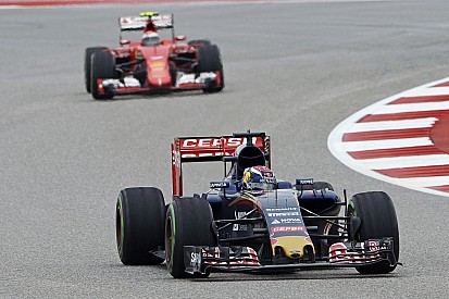 Videón, ahogy Verstappen oktatja Raikkönent: felment a pumpa a finnél