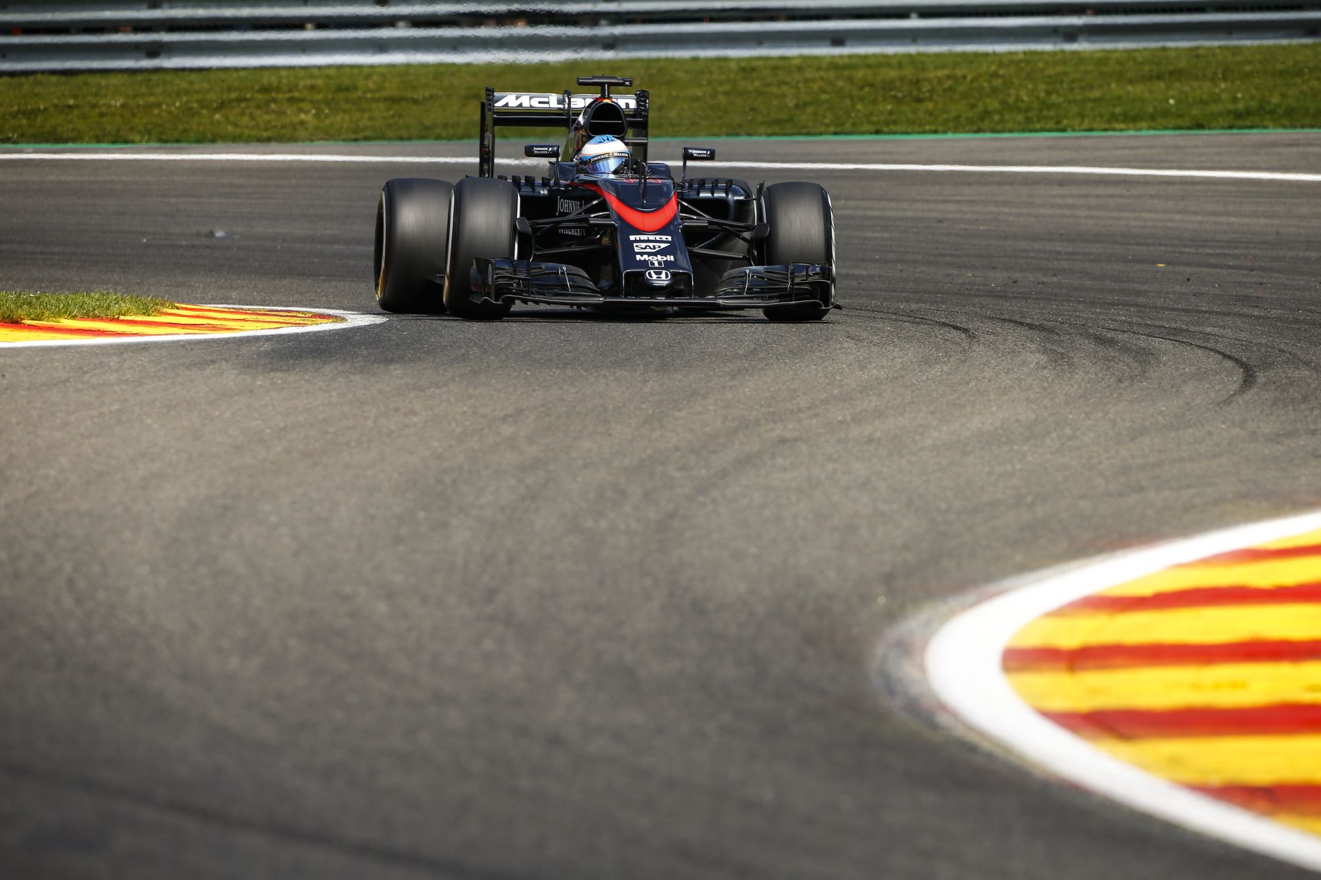 Az Olasz Nagydíjra is motort cserél a McLaren: Alonso és Button is több helyes rajtbüntetést kap