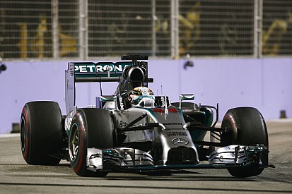 Hamilton tavalyi pole köre Szingapúrból