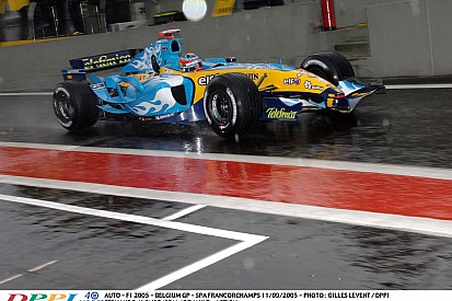 A pillanat, amikor mindent visszasírsz a régi Forma-1-ből: Alonso időmérős köre Spa-ban a V10-es Renault-val