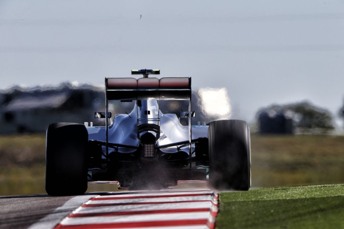 Csak a szél fújhatja el Rosberg győzelmét? Hamilton rajta lesz a szeren, az biztos