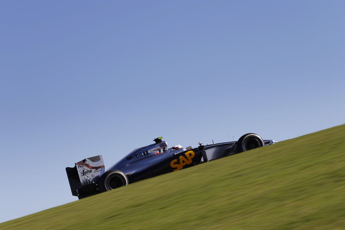 Button megfűszerezné a holnapi versenyt, Magnussen nem élvezkedni jött az F1-be