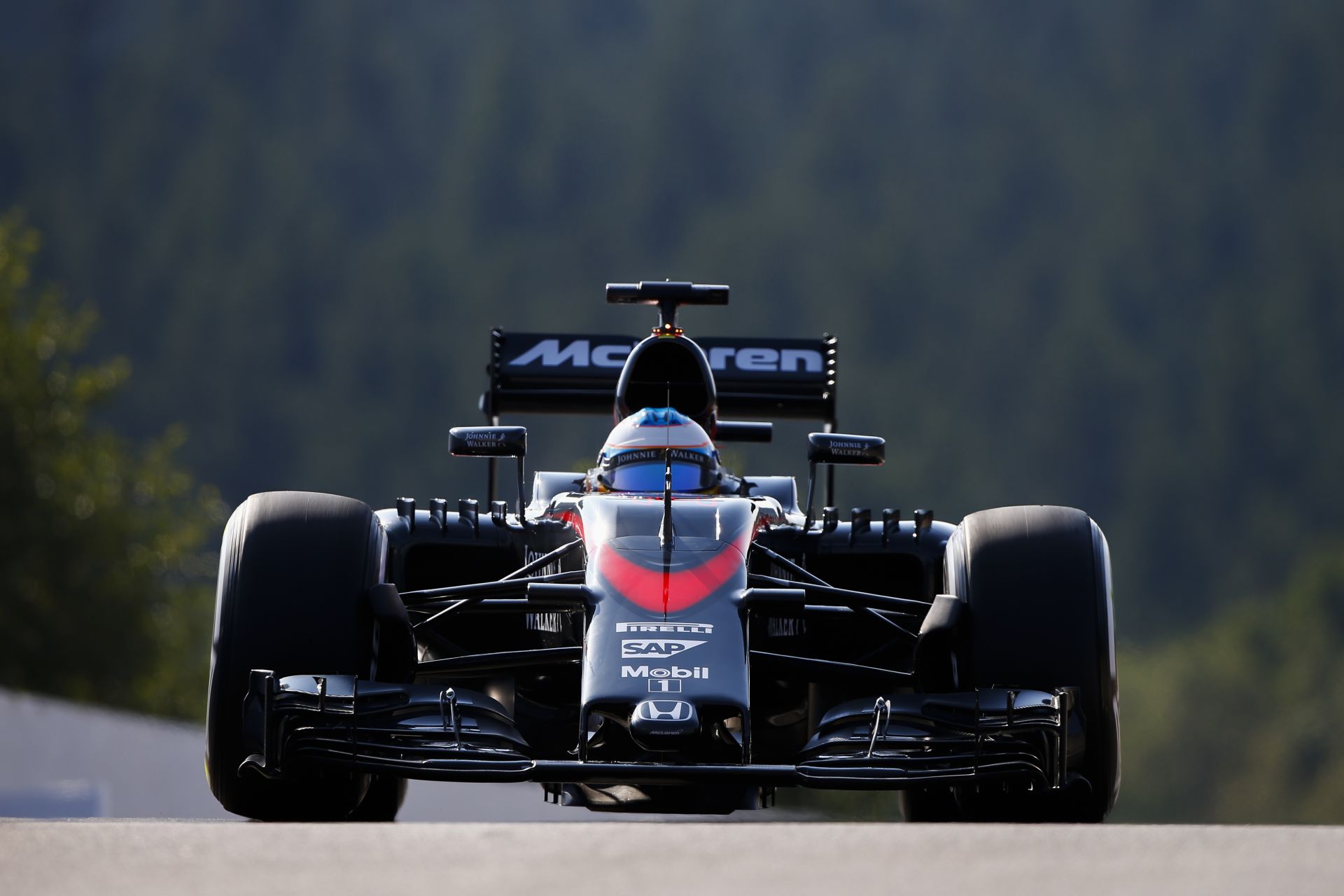 Rettentő lassú Alonso alatt a McLaren-Honda az egyenesekben Spa-ban
