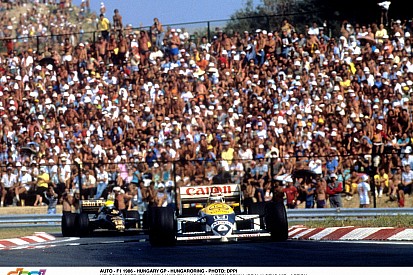 Egy igazi retro felvétel a Hungaroringről: Egy Tyrrell F1-es géppel a még teljesen új magyar versenypályán