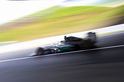 Hamilton Rosberg és Bottas előtt Japánban! Ricciardo és Kobayashi csúnyán megtörte az autóját Suzukában a második edzésen