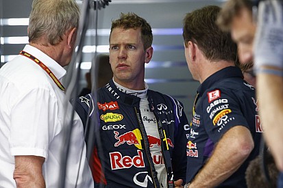 Nem a versenyzők jelentik a Ferrari problémáját: Vettel üzenetben hívta össze a Red Bullt