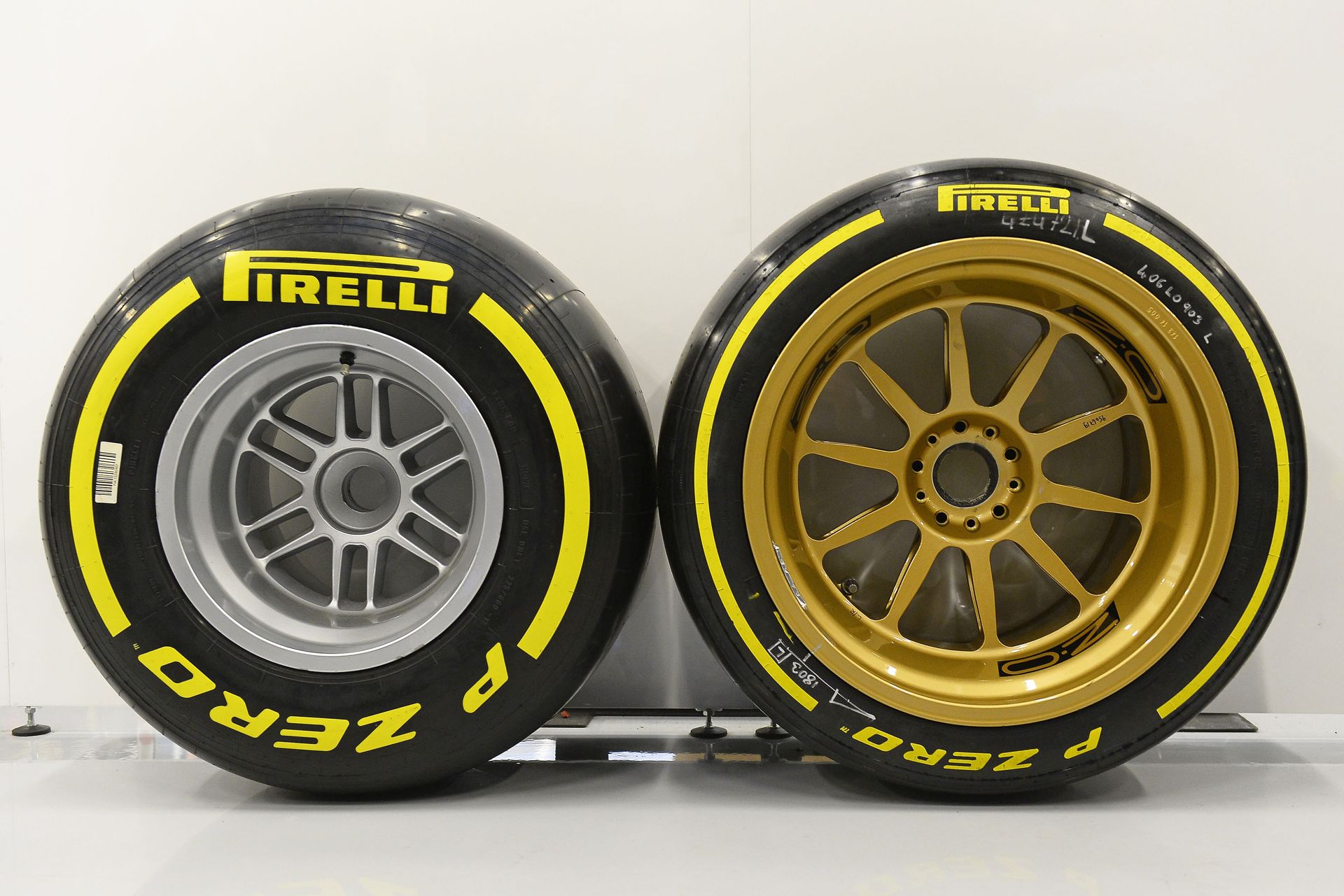 Az F1-es csapatok nem akarnak nagyobb felniket: Maradnak a 13 colos kerekek