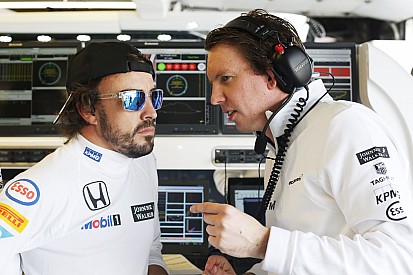 Alonso vasárnapi rádióüzenete tökéletesen jellemezte a Forma-1 helyzetét