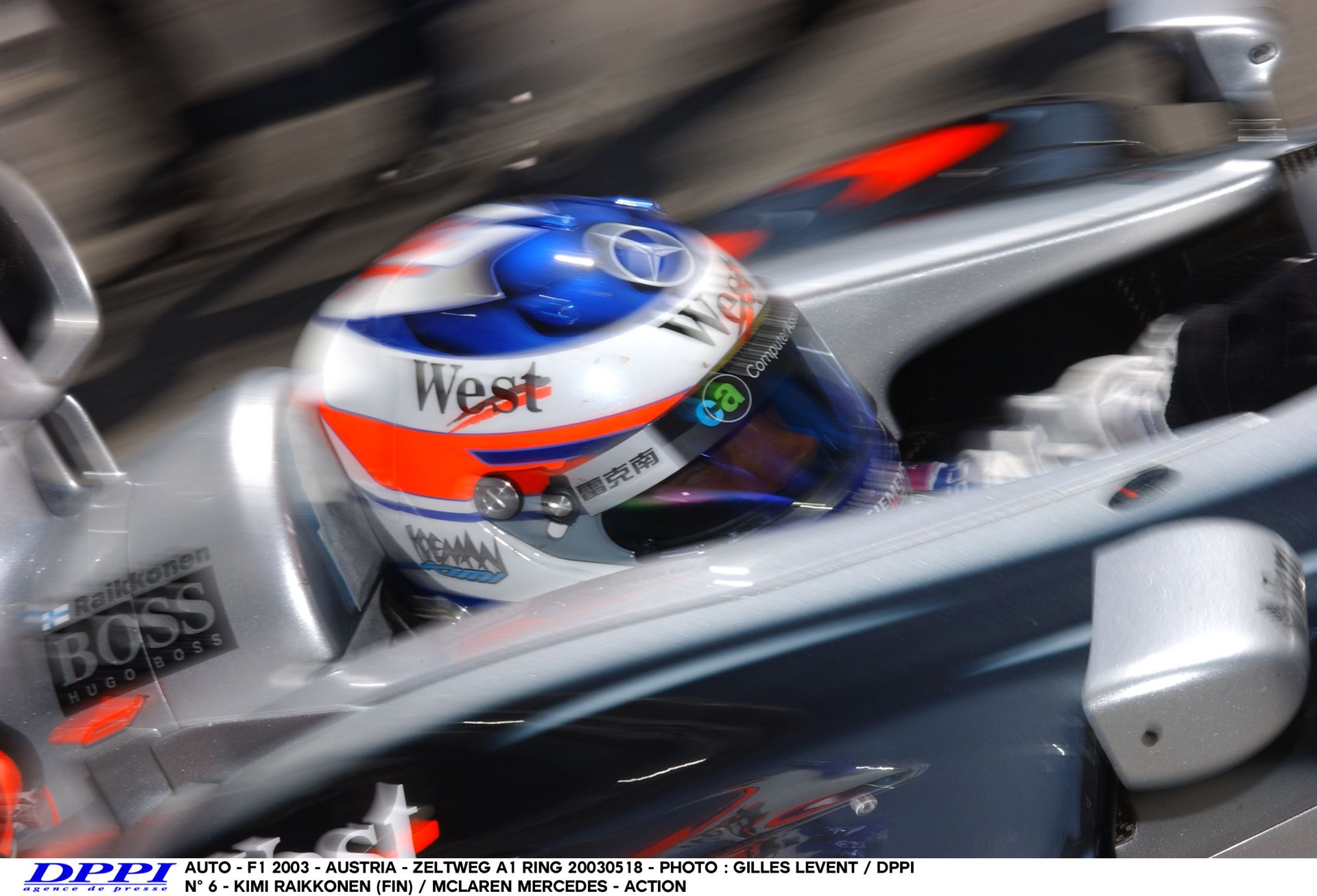 Raikkönen kihajt a bokszból a McLarennel és odalép a gépnek: A1-Ring