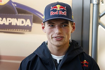 Így gyakorol a 16 éves Max Verstappen az F1-re: Brutálisan szól az F1-es V8