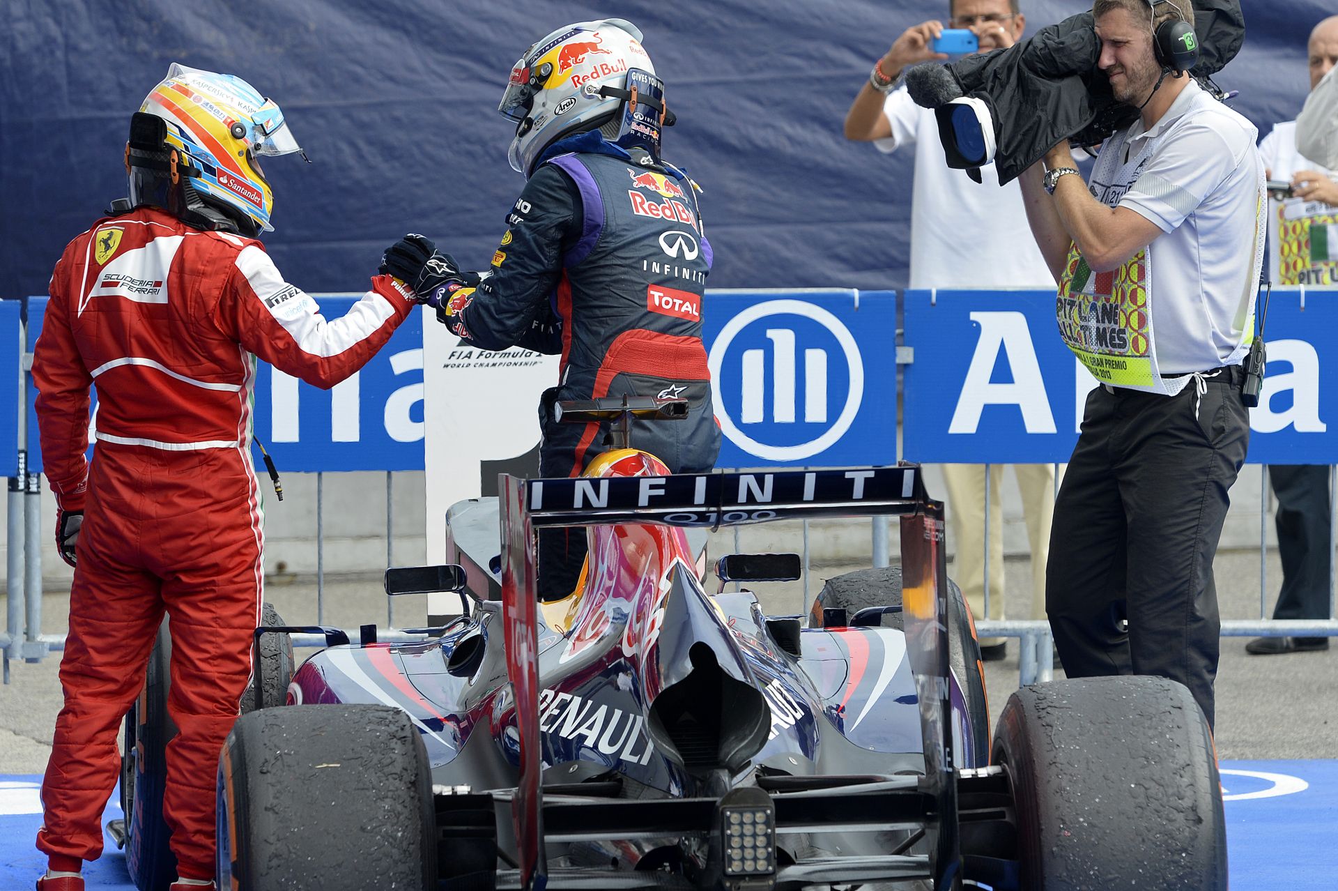 Alonso és Vettel helyet cserél egymással a Red Bullnál és a Ferrarinál?