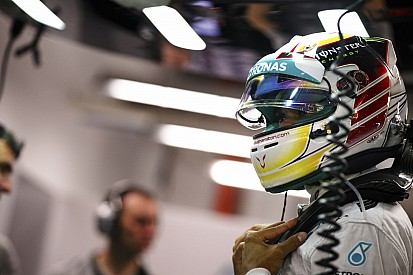 Hamilton megnyerte a Szingapúri Nagydíjat és már ő vezeti a világbajnokságot! Rosberg nullázása és drámája az éjszakai versenyen