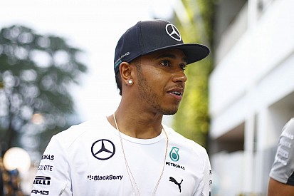 Hamilton Suzukában is bedarálná Rosberget