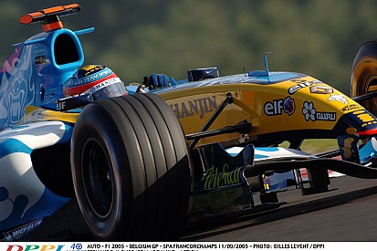 Alonso a világbajnok Renault volánja mögött Spa-ban: Üvölt a V10